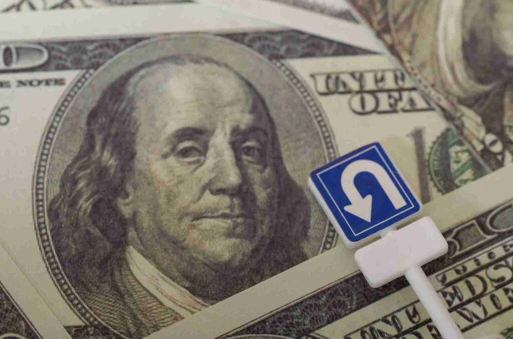 who has the right of way when making a u-turn